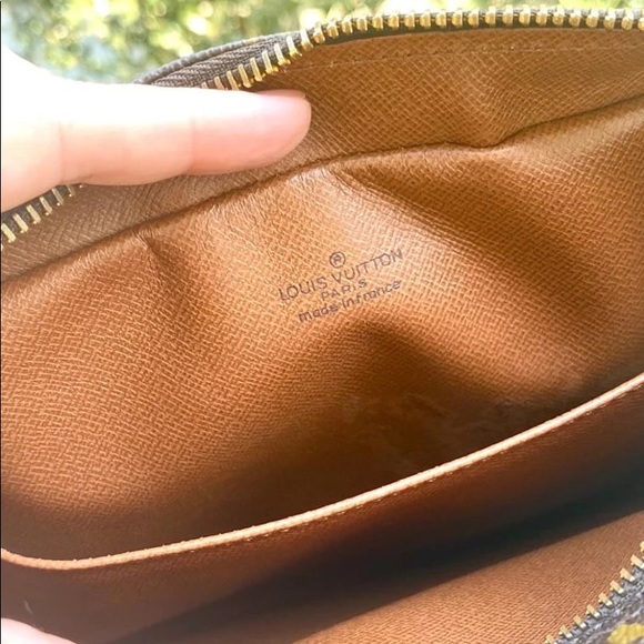Authentic LOUIS VUITTON Monogram Clutch Pouch - Picture 3 of 7